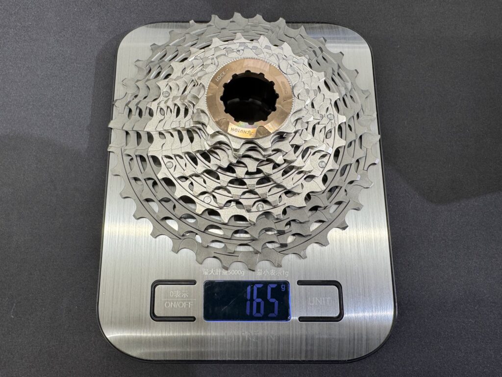 美しさに思わず見とれるNuton null