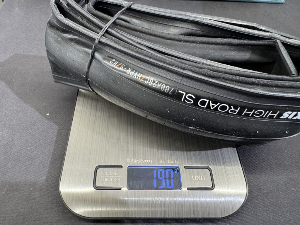 MAXXIS Hight Road SL 28Cクリンチャーは1本190g